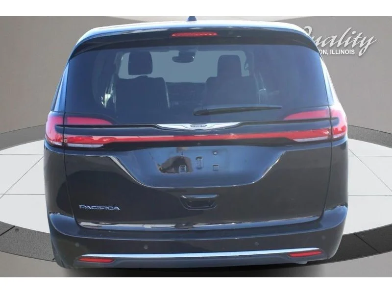 Used 2024  Chrysler Touring L image 5