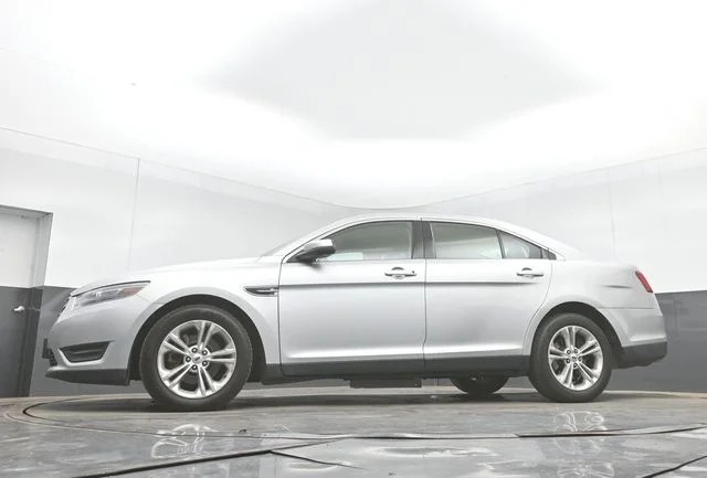 Used 2013 Ingot Silver Ford SEL image 29