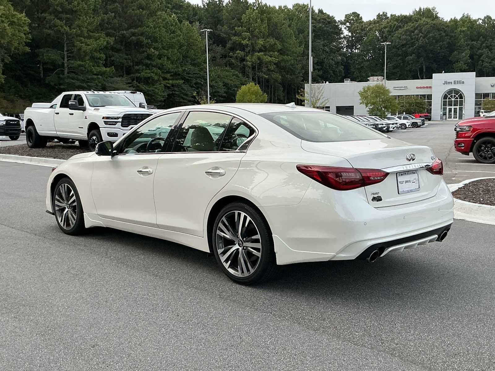 Used 2021 Majestic White INFINITI 3.0t SENSORY image 3