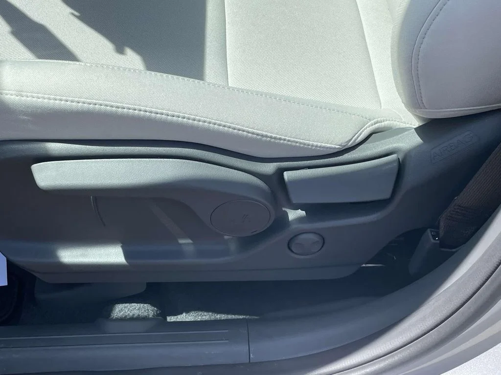New 2026 Silver Hyundai SE image 18