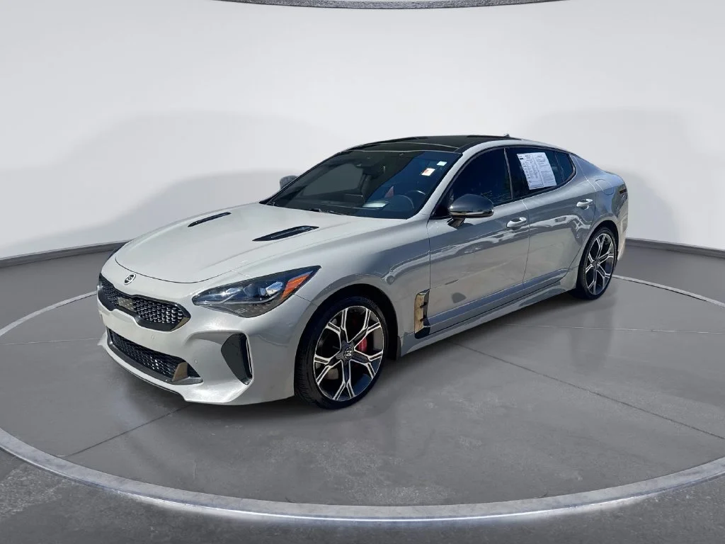 Used 2018 White Kia GT2 image 3