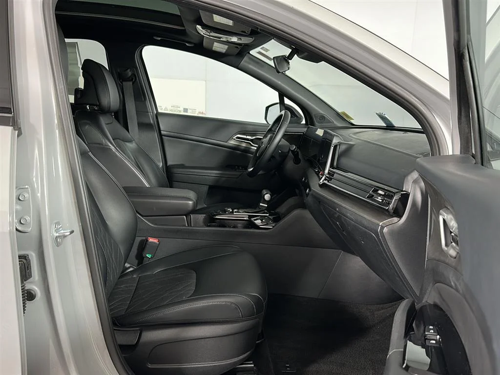 Used 2024 Wolf Gray Kia X-Line image 28