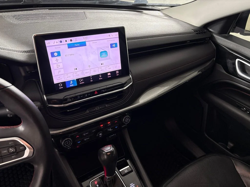 Used 2022 Silver Jeep Trailhawk image 32