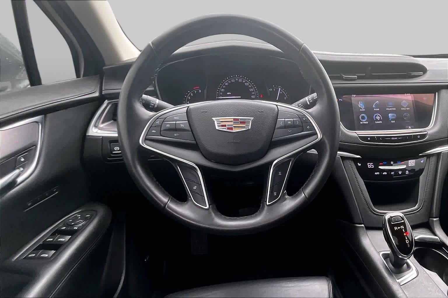 Pre-Owned 2017 Cadillac XT5 Luxury FWD