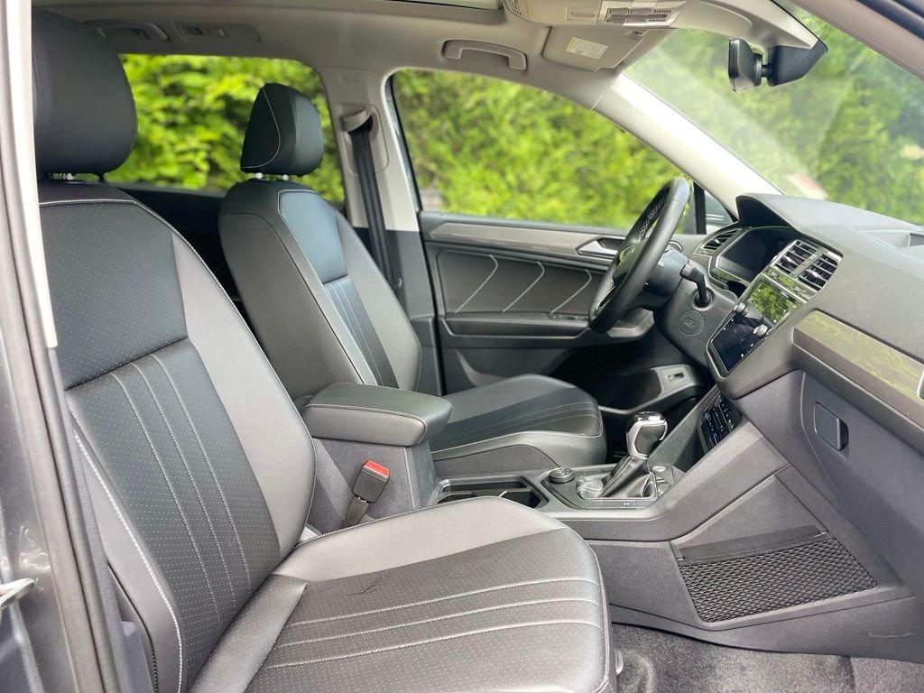 Used 2024 Platinum Gray Metallic Volkswagen 2.0T SE image 47