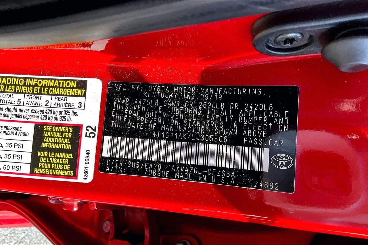Used 2020 Supersonic Red Toyota SE image 3