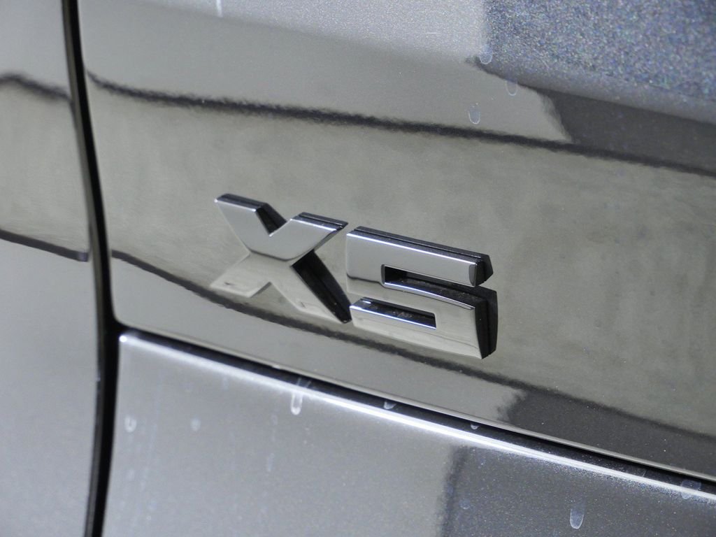New 2026 Black Sapphire Metallic BMW M60i image 13