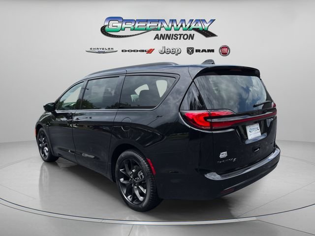 New 2027 Diamond Black Crystal Pearl-Coat Exterior Paint Chrysler Limited image 5