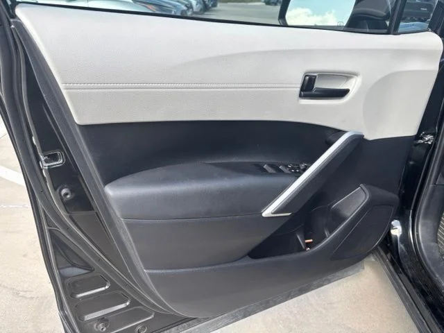 Used 2025 Black Toyota L image 9