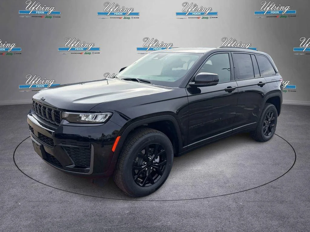 New 2026 Diamond Black Crystal Pearlcoat Jeep Laredo Altitude image 7