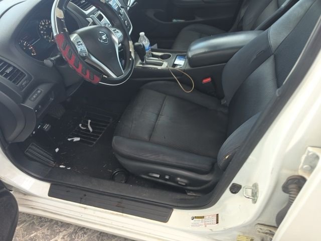 Used 2017 White Nissan 2.5 SR image 11