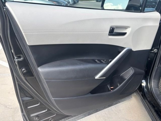 Used 2025 Black Toyota L image 9