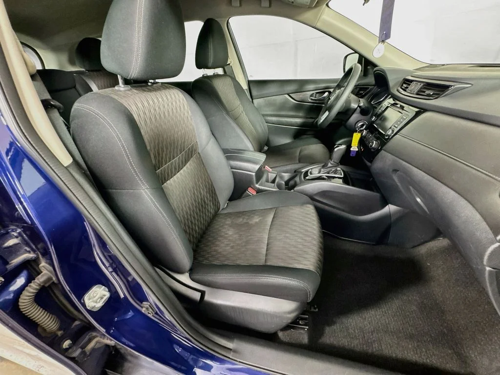 Used 2018 Blue Nissan S image 33