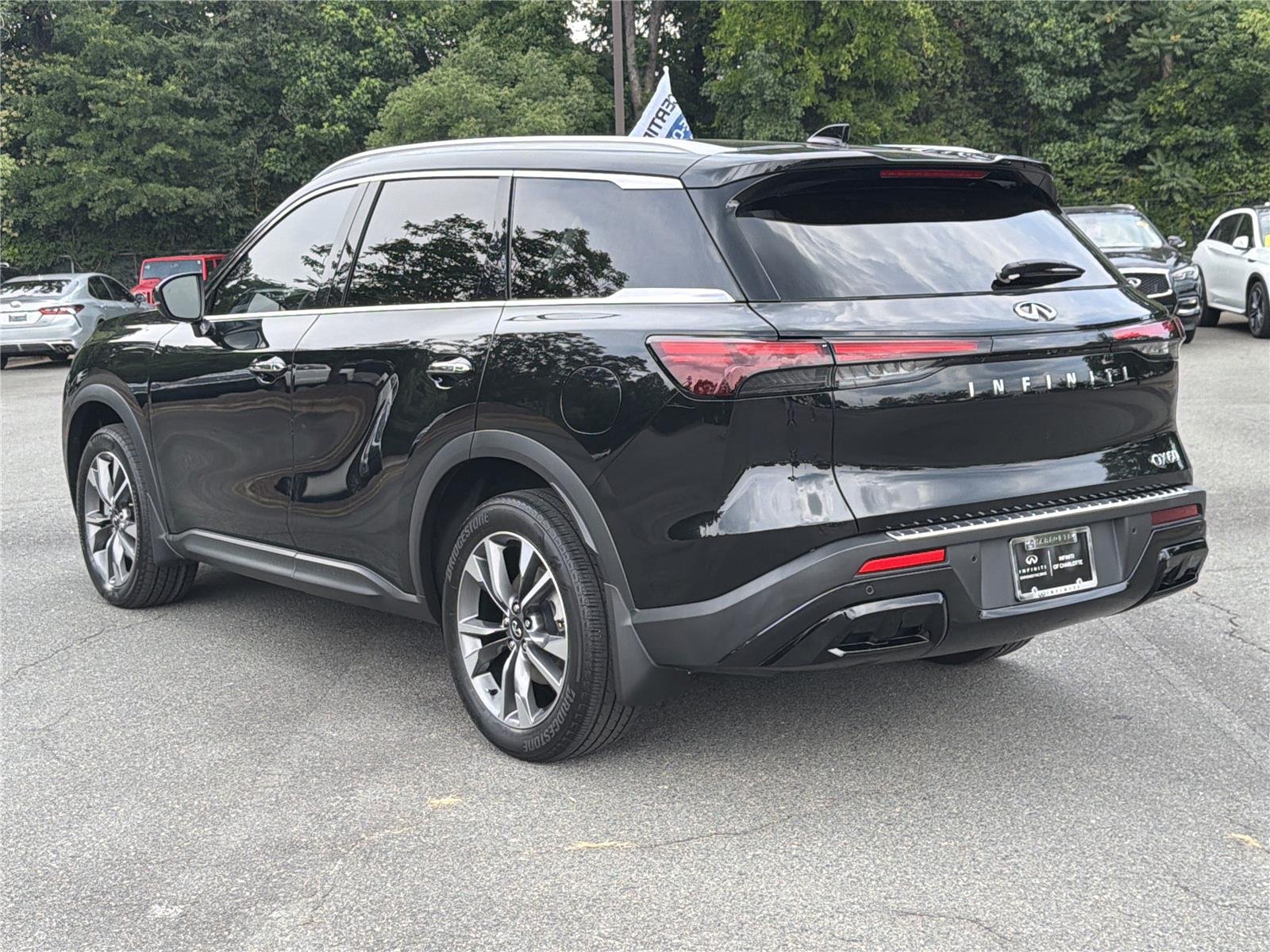 Certified Used 2024 Mineral Black INFINITI LUXE image 27