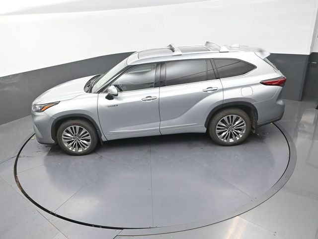 Used 2021 Silver Toyota Platinum image 26