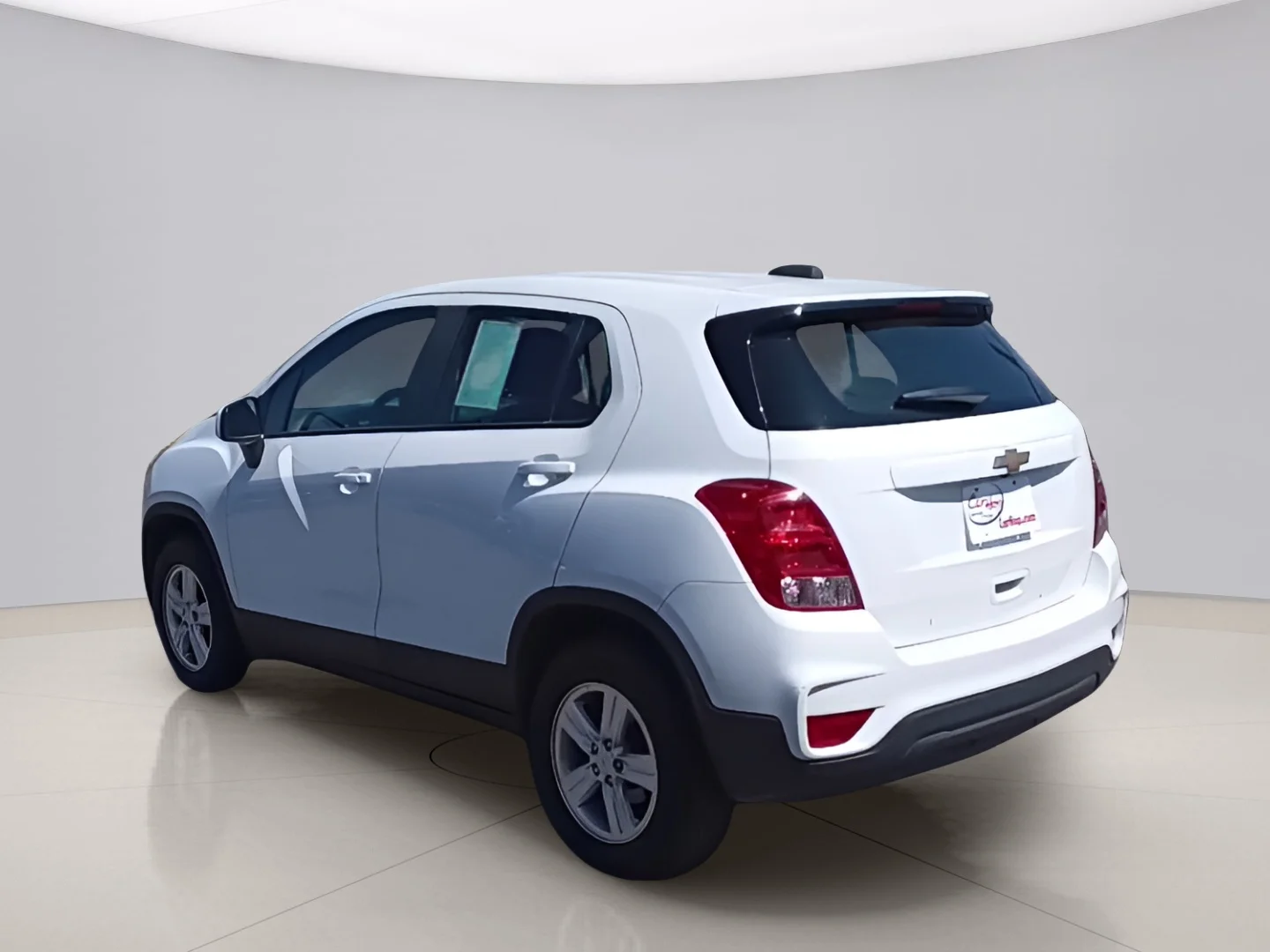 Used 2017 White Chevrolet LS image 5