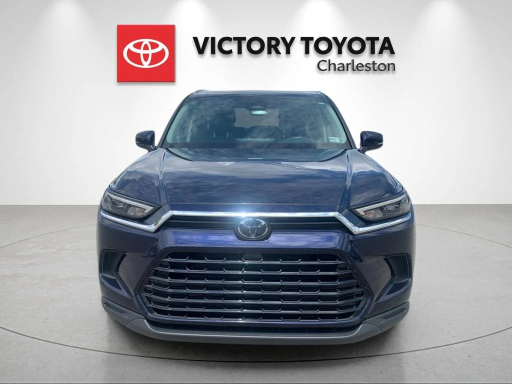 Used 2024  Toyota XLE image 8