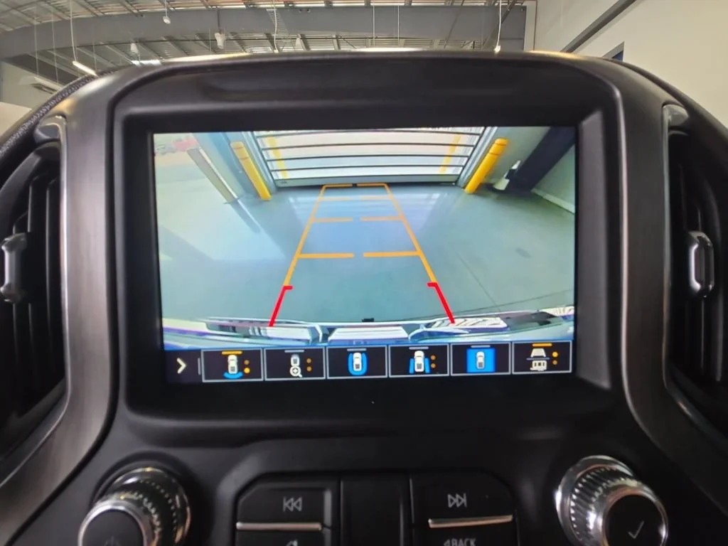 Used 2020 WHITE FROST TRICOAT GMC Denali image 16