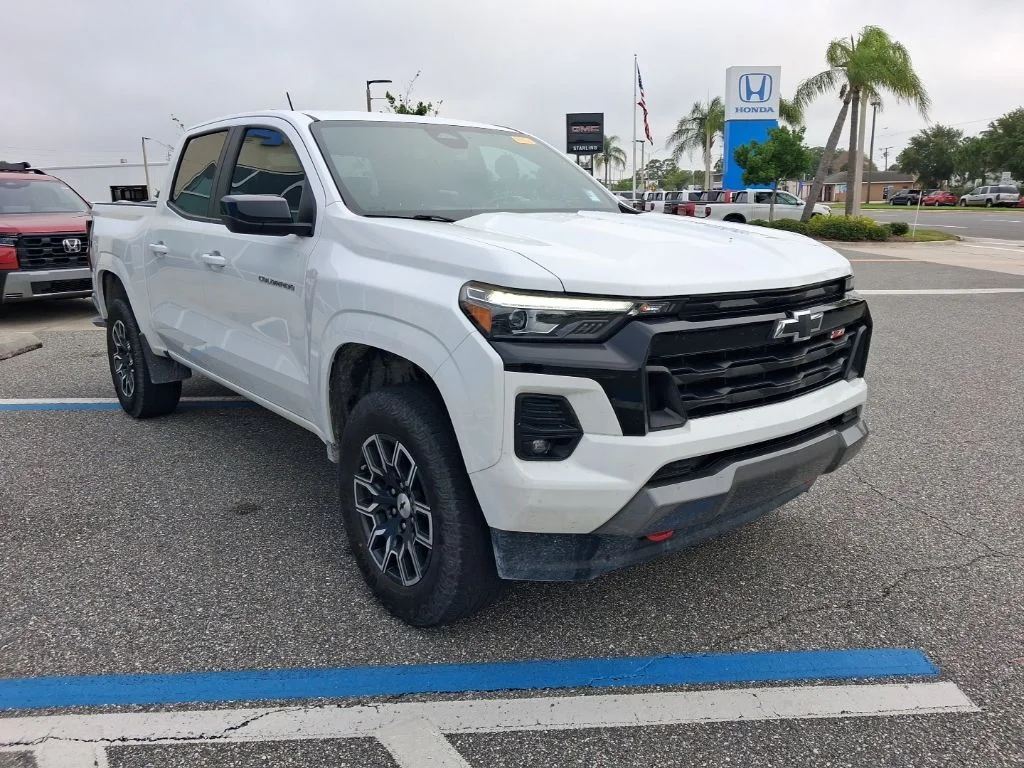 Used 2023 White Chevrolet Z71 image 3