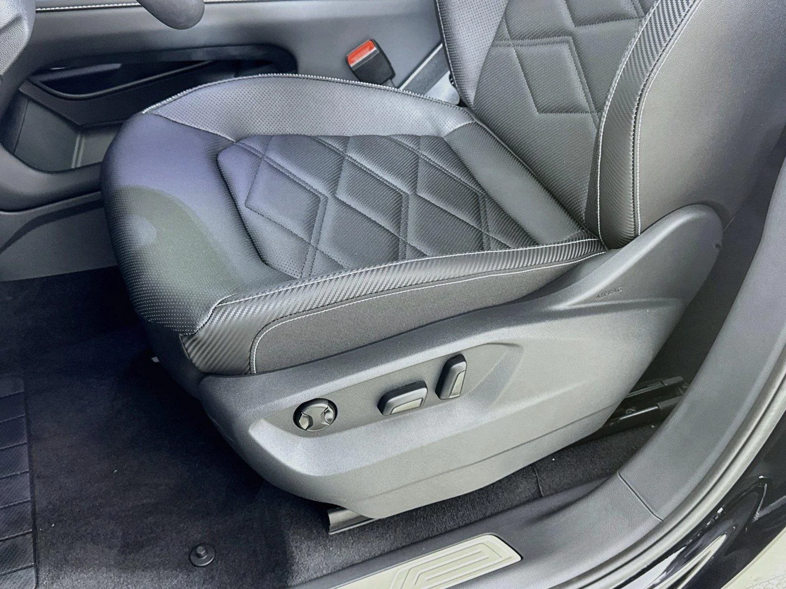 New 2026 Deep Black Pearl Volkswagen 2.0T SE w/Technology image 18