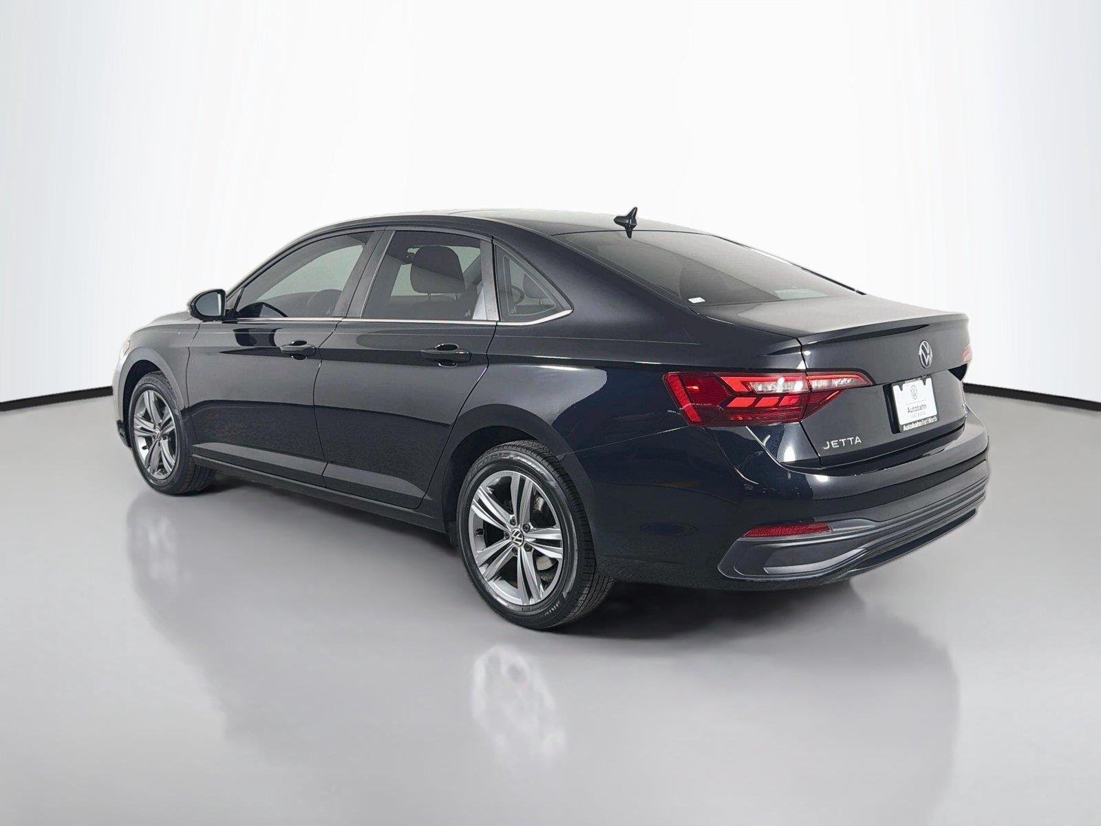 Used 2022 Deep Black Pearl Volkswagen SE image 7
