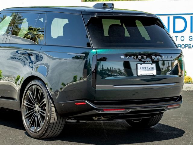 Certified Used 2025 British Racing Green SV Bespoke Ultra Met Gloss Land Rover SE image 10