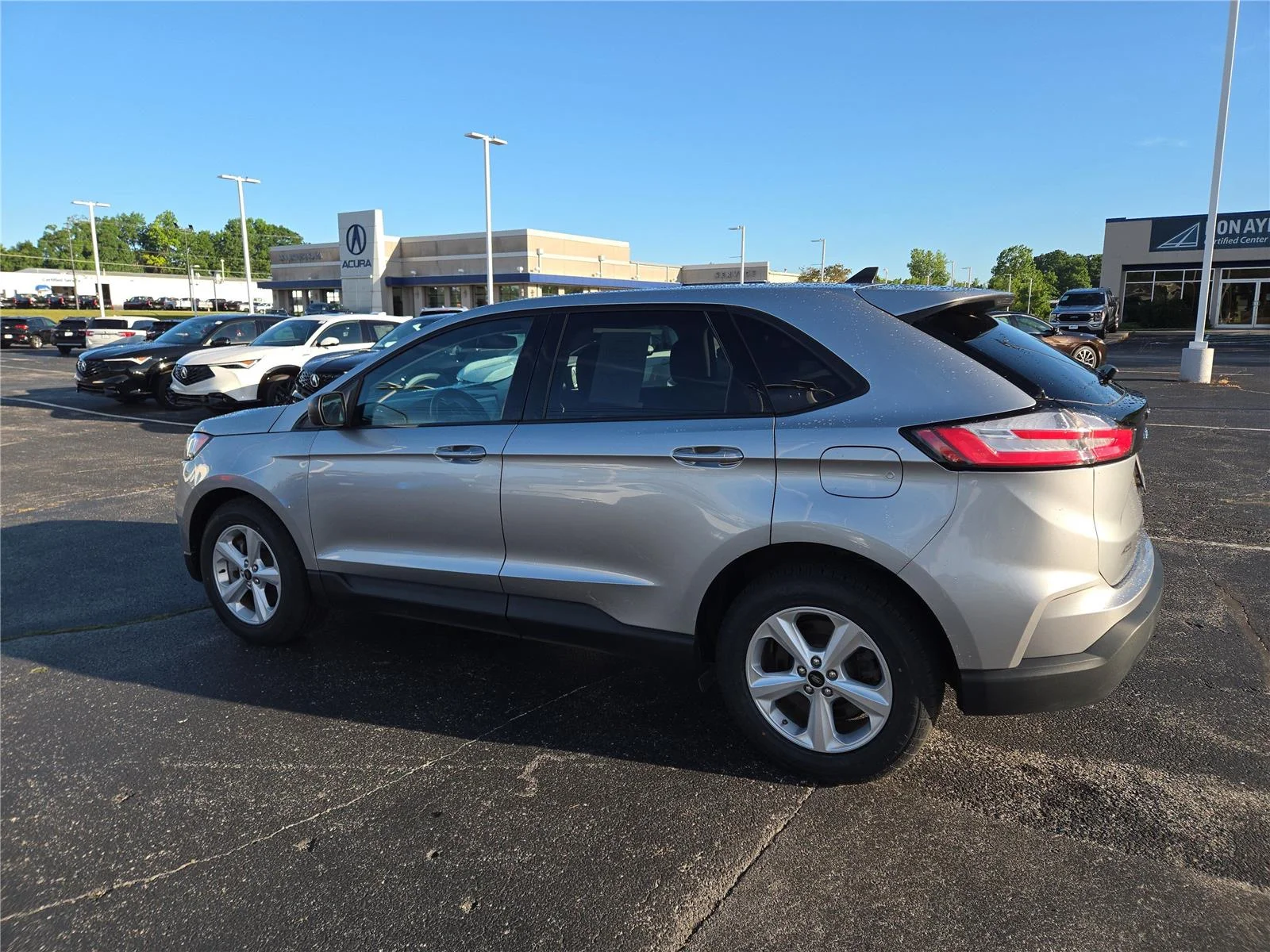 Used 2023 Iconic Silver Ford SE image 25