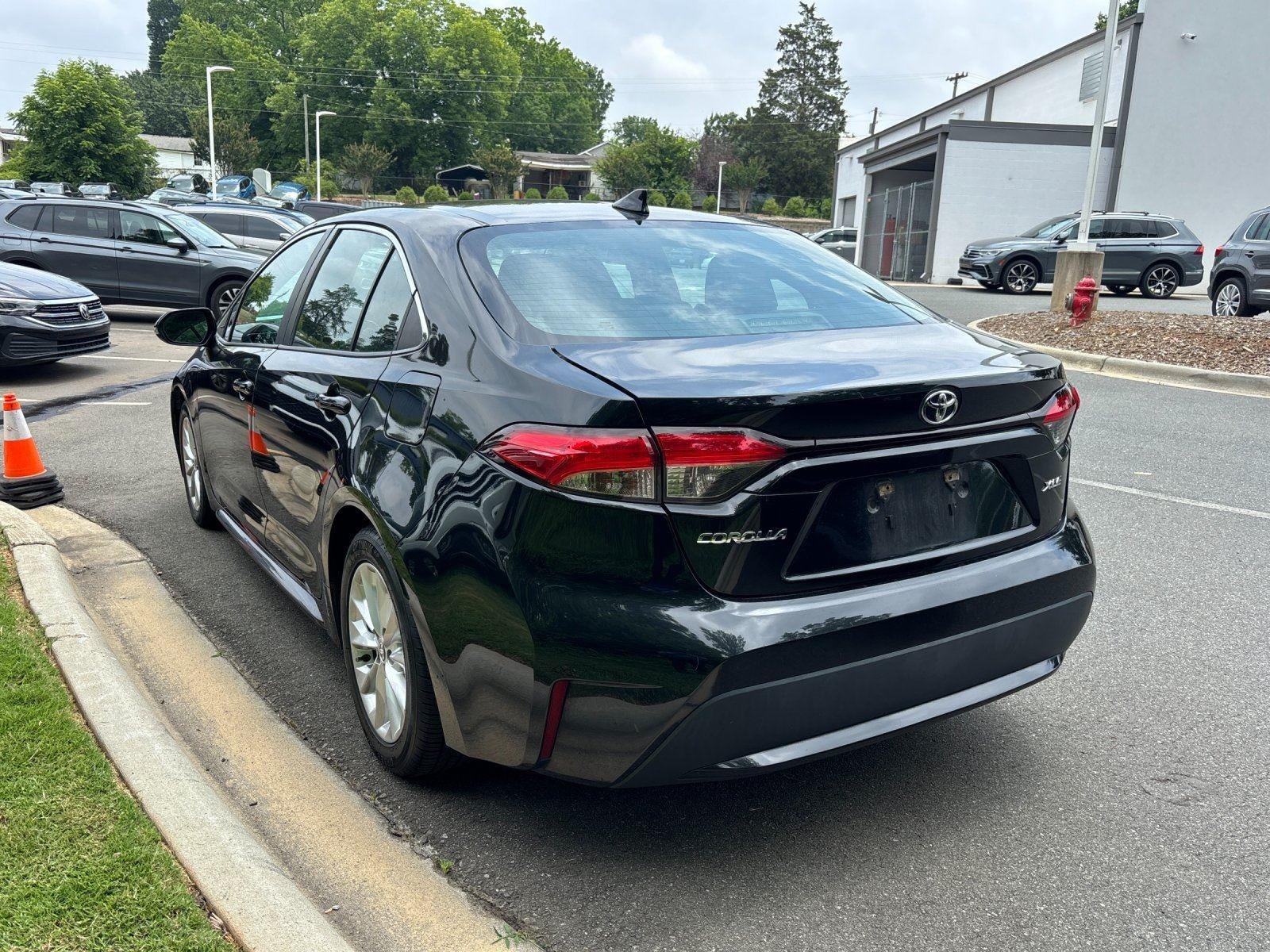 Used 2020 Black Sand Pearl Toyota XLE image 3