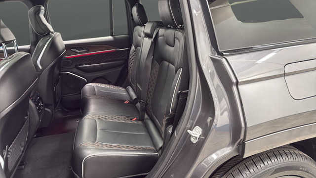 Used 2025 Baltic Gray Metallic Clearcoat Jeep Summit image 24