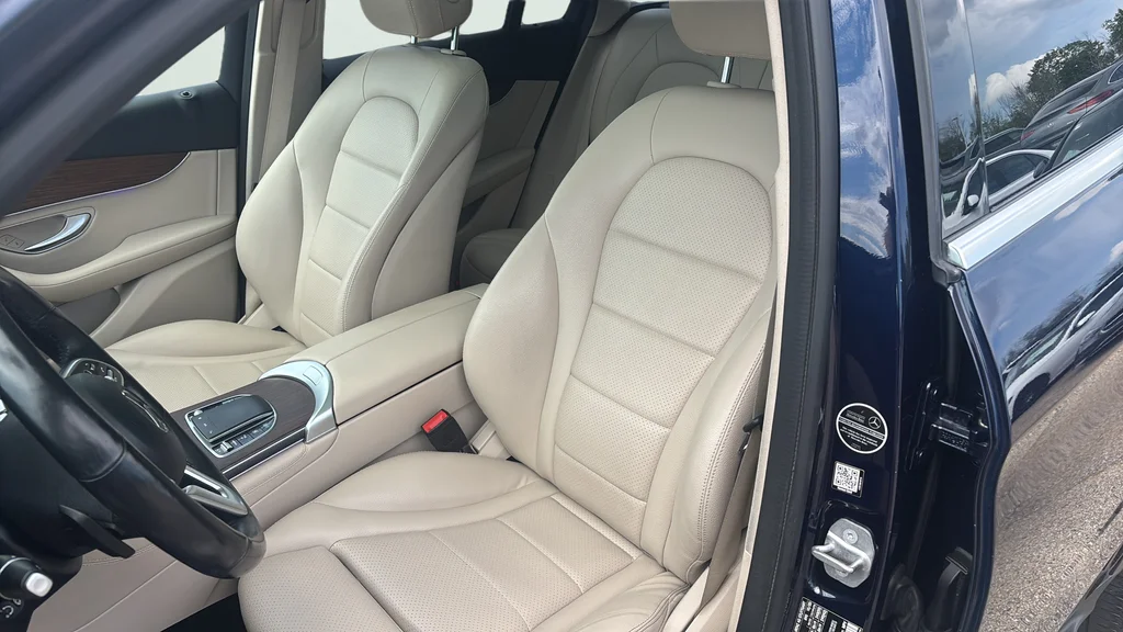 Used 2021  Mercedes-Benz GLC 300 image 19