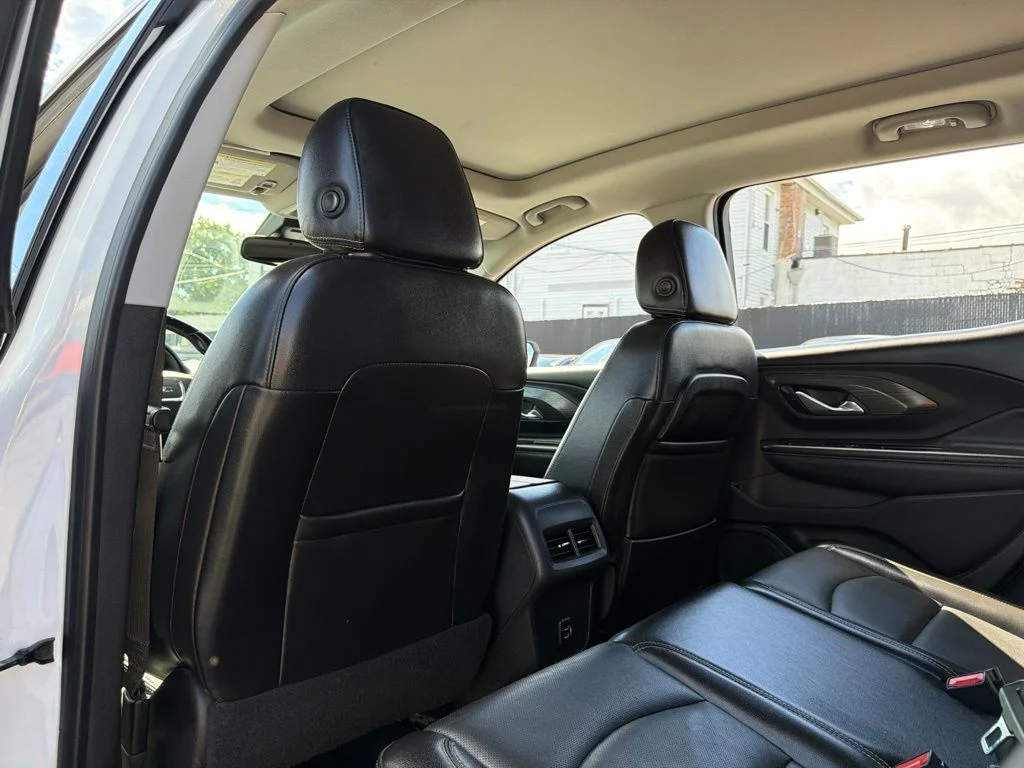 Used 2022 White GMC SLT image 33