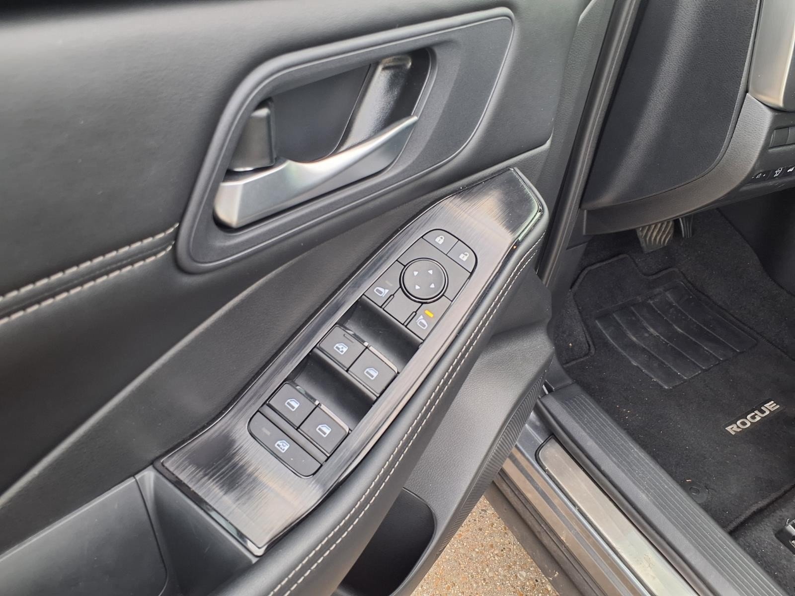 2026 Nissan Rogue photo 18 of 27