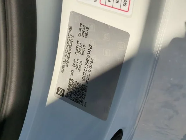 New 2024 Summit White GMC Pro image 18