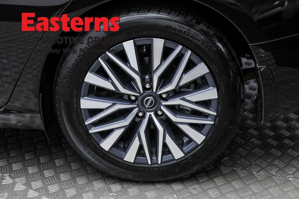 Used 2023 Black Nissan 2.5 SV image 8