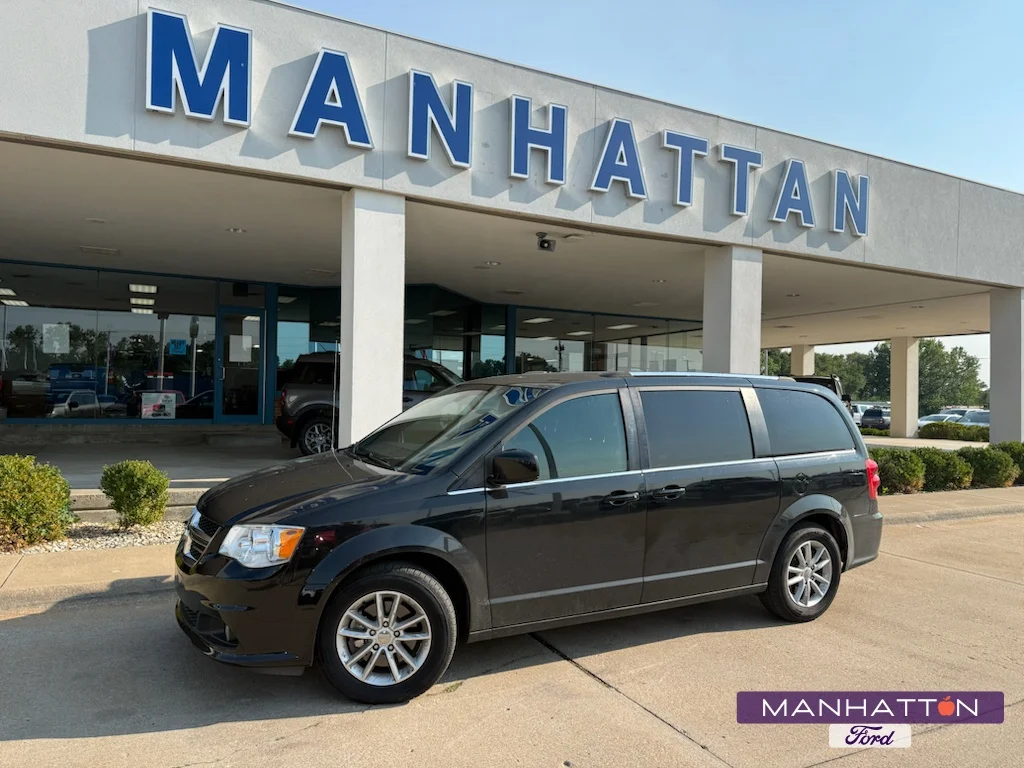 Used 2019 Black Onyx Crystal Pearlcoat Dodge SXT image 1