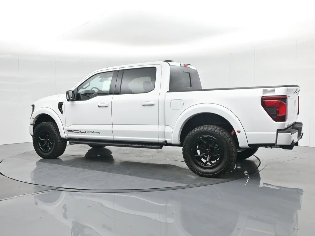 New 2025 Oxford White Ford XLT image 6
