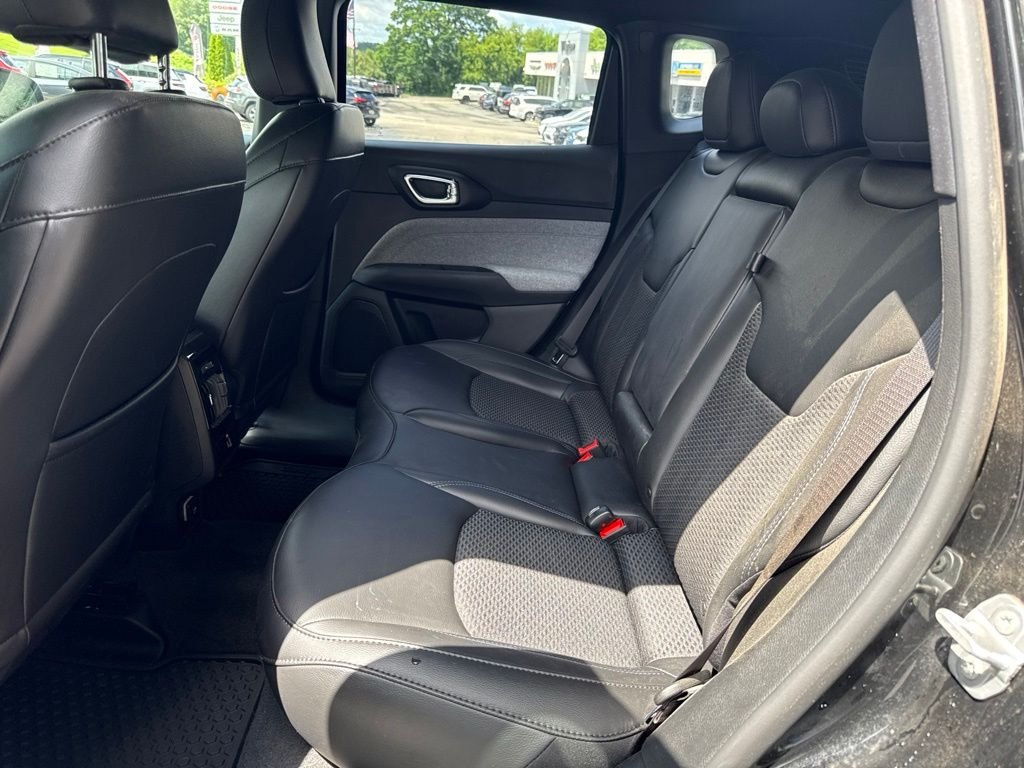 Used 2023 Black Jeep Latitude image 12