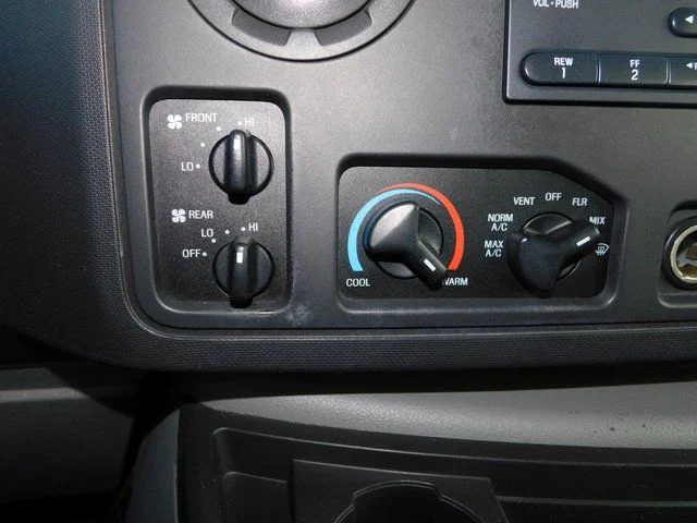 Used 2012 Oxford White Ford XLT image 30