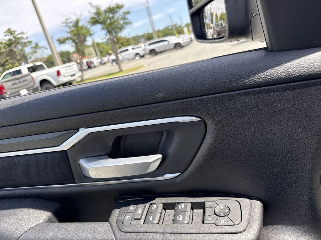 New 2026 Granite Crystal Metallic Clear-Coat Exterior Paint RAM Big Horn/Lone Star image 16