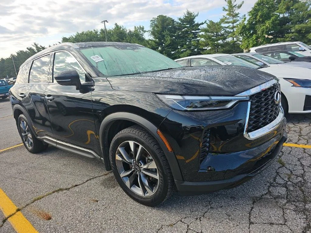 Used 2023 Black INFINITI LUXE image 3