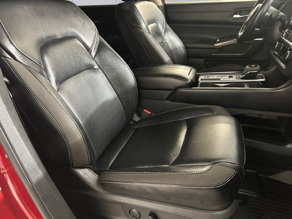 Used 2023 Red Nissan SL image 14
