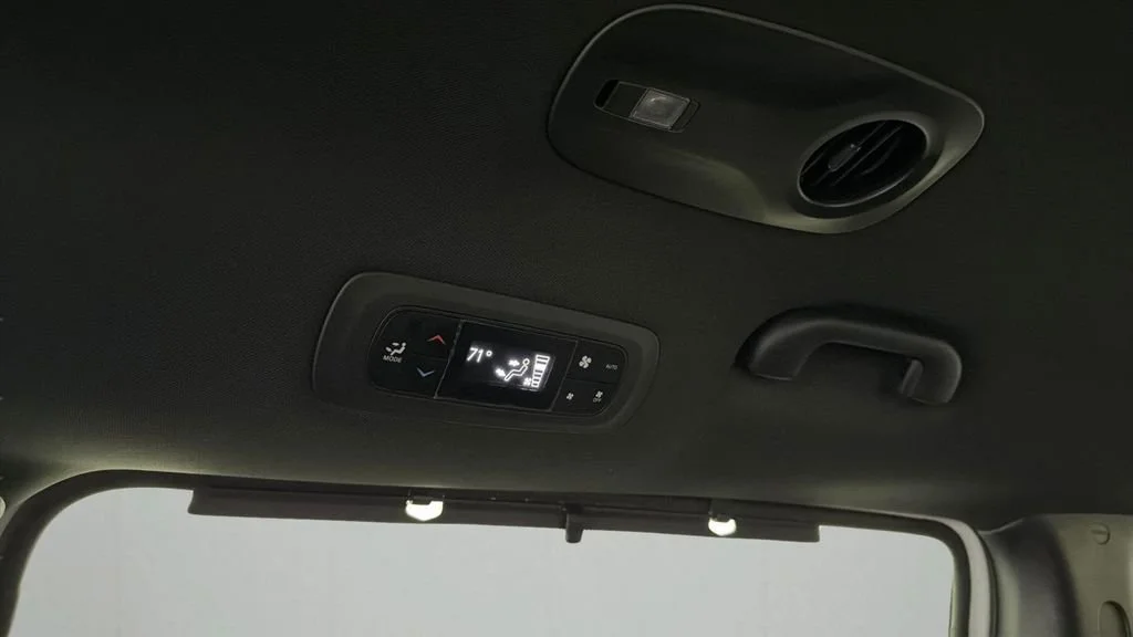 Used 2019 White Chrysler Touring Plus image 29