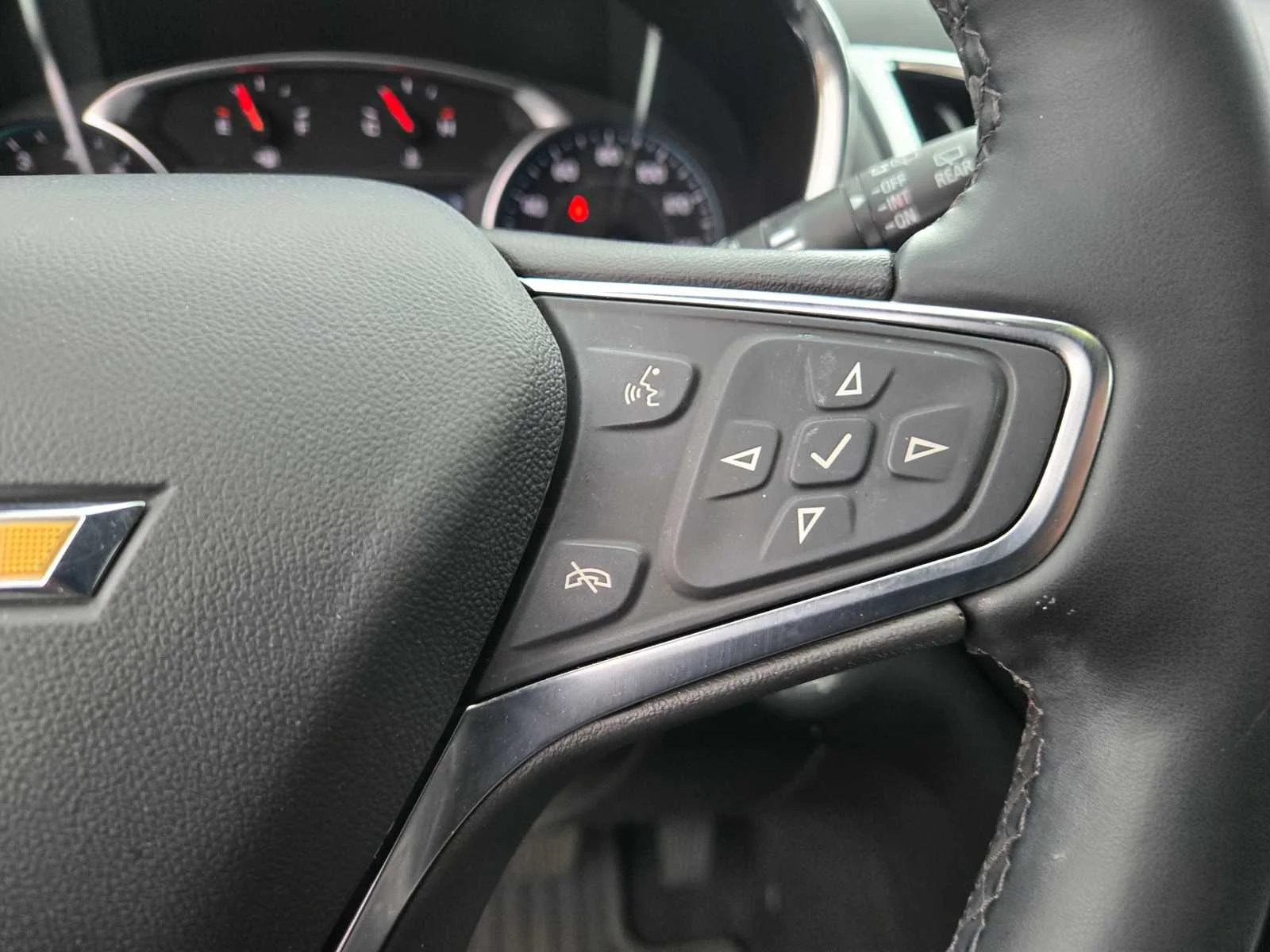 Used 2024 Summit White Chevrolet LT image 24