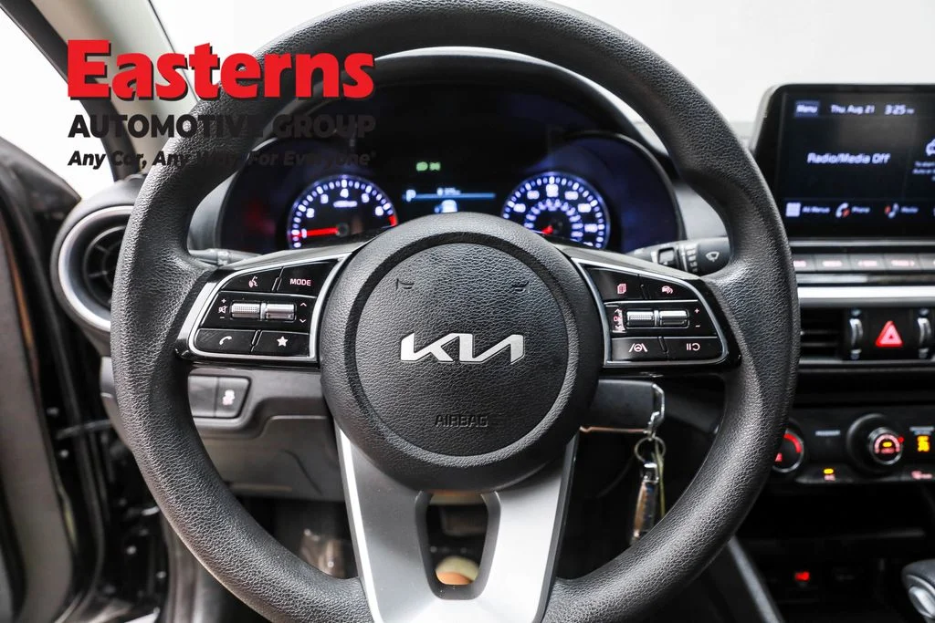 Used 2023 Black Kia LXS image 10