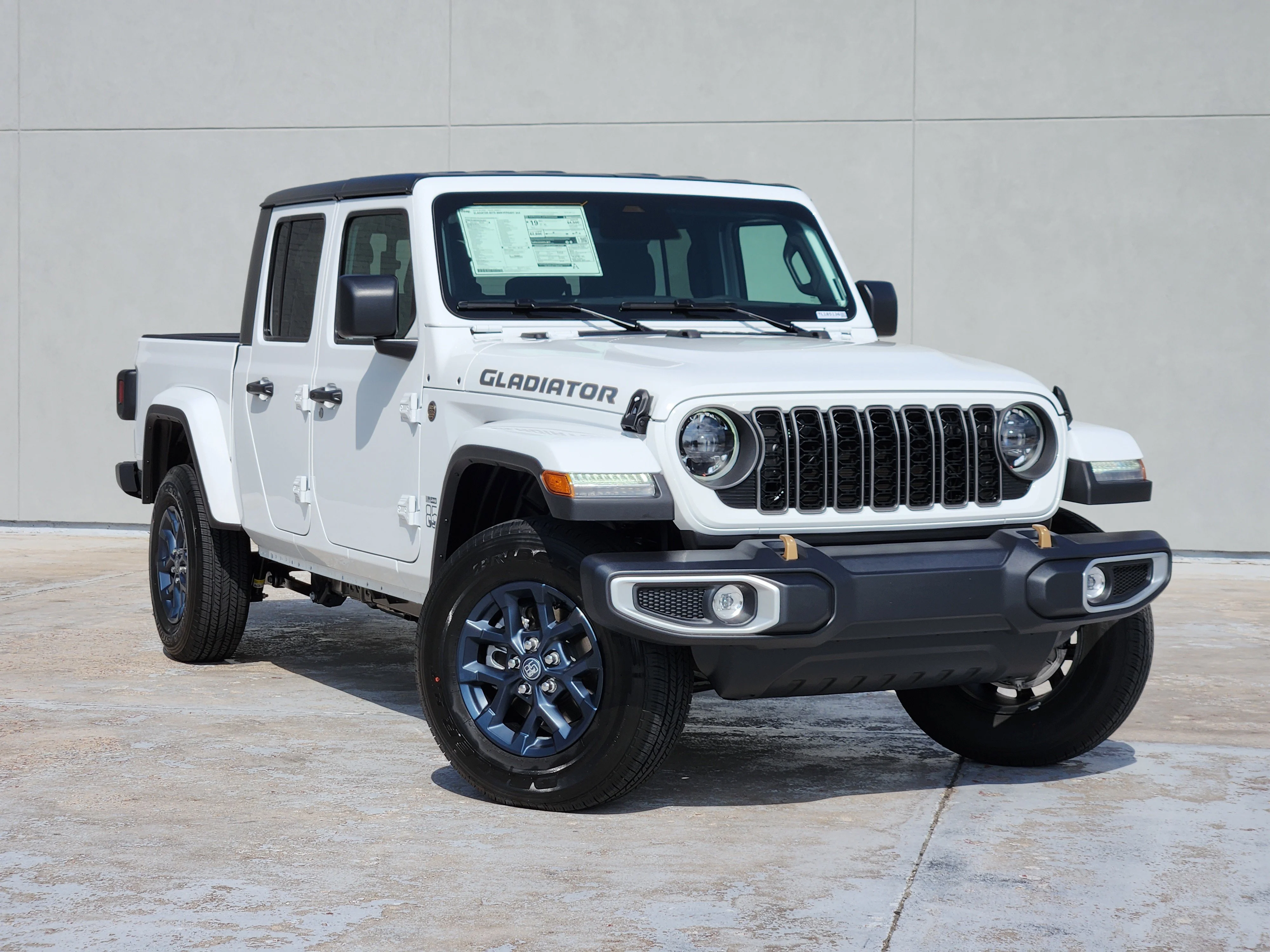 2026 Jeep Gladiator 85th Anniversary Edition Auto's photo