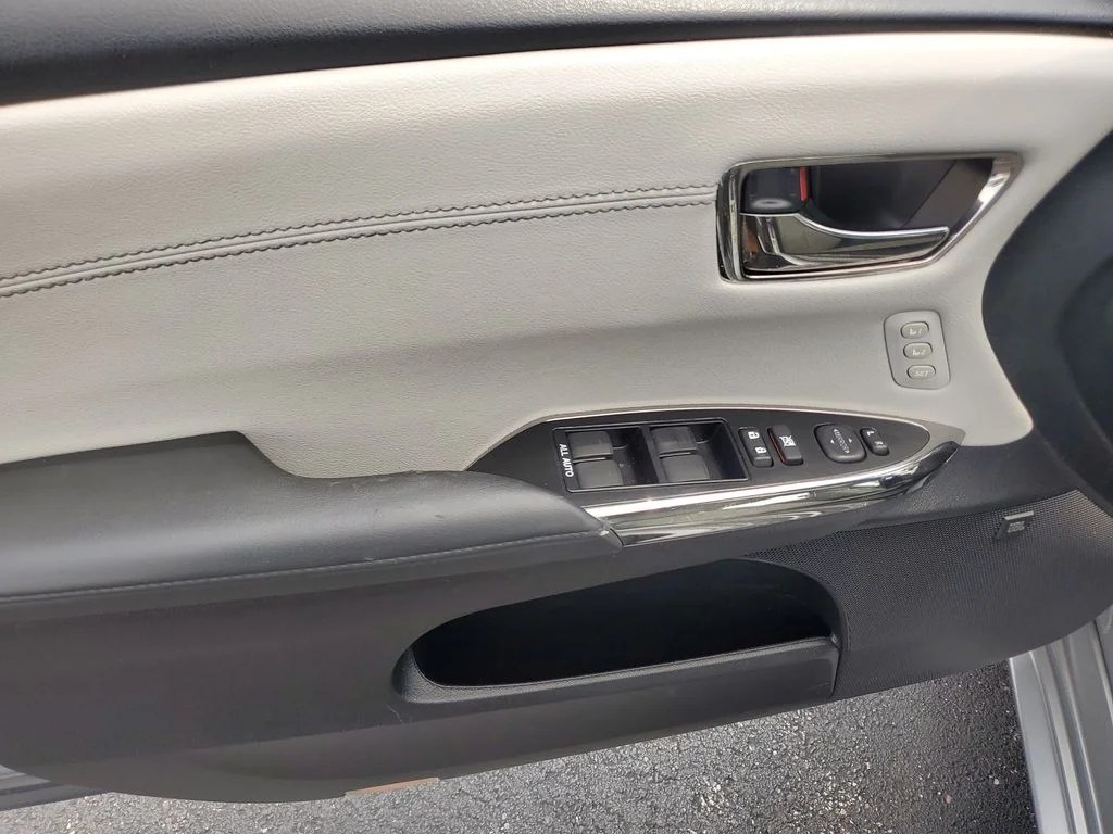 Used 2017 Silver Toyota Limited image 21