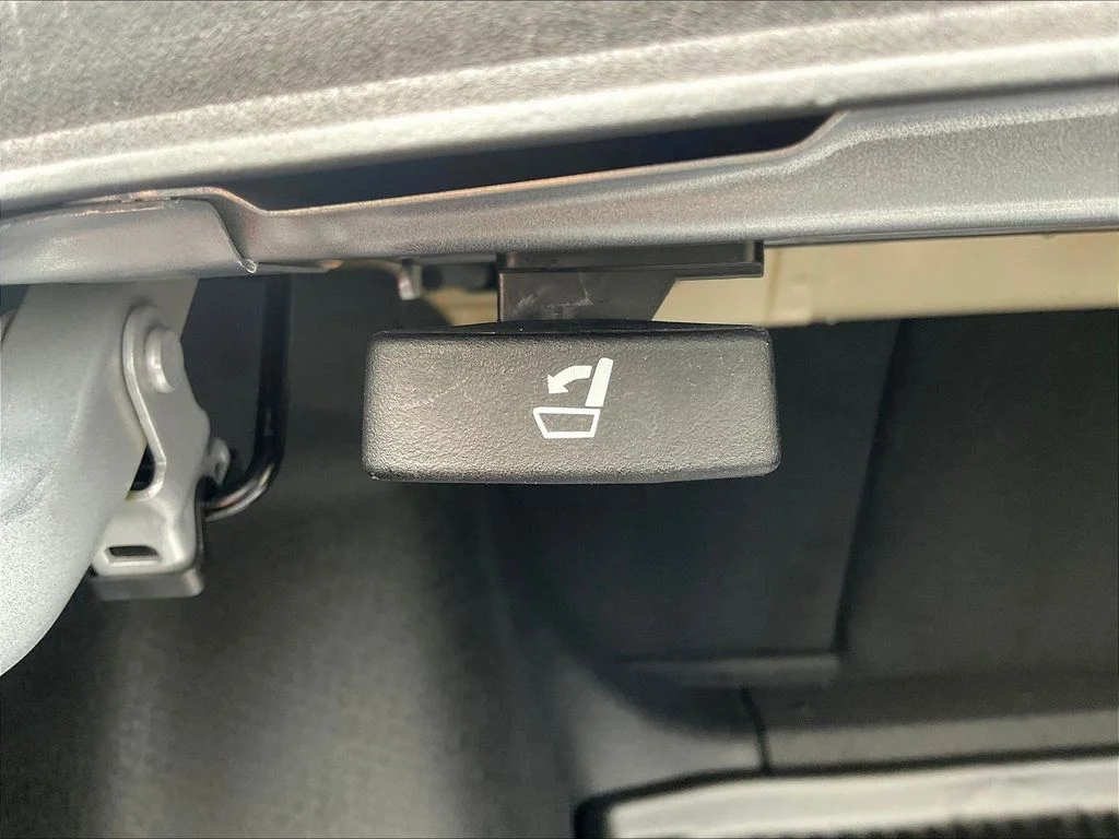 New 2026 Solar Silver Metallic Honda SE image 29