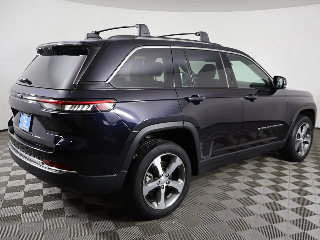 Used 2022 Midnight Jeep 4xe image 15