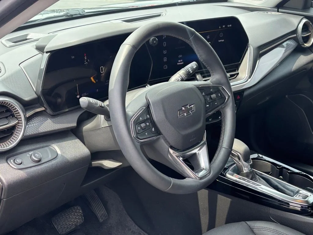 Used 2025 Black Chevrolet ACTIV image 8