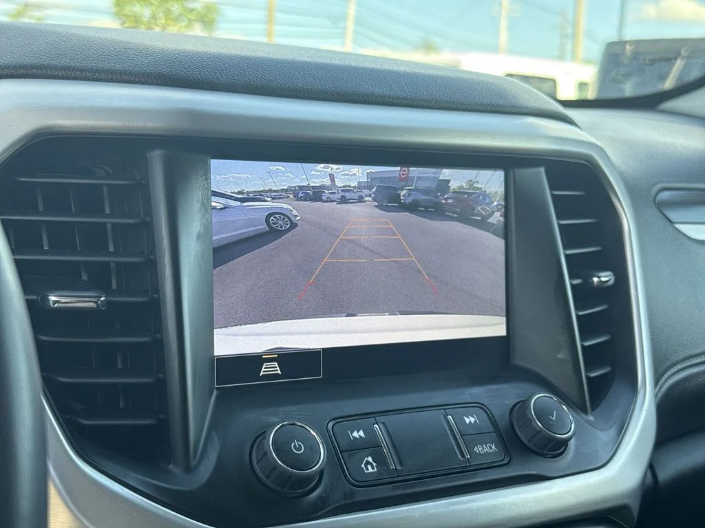 Certified Used 2023 White GMC SLT image 17